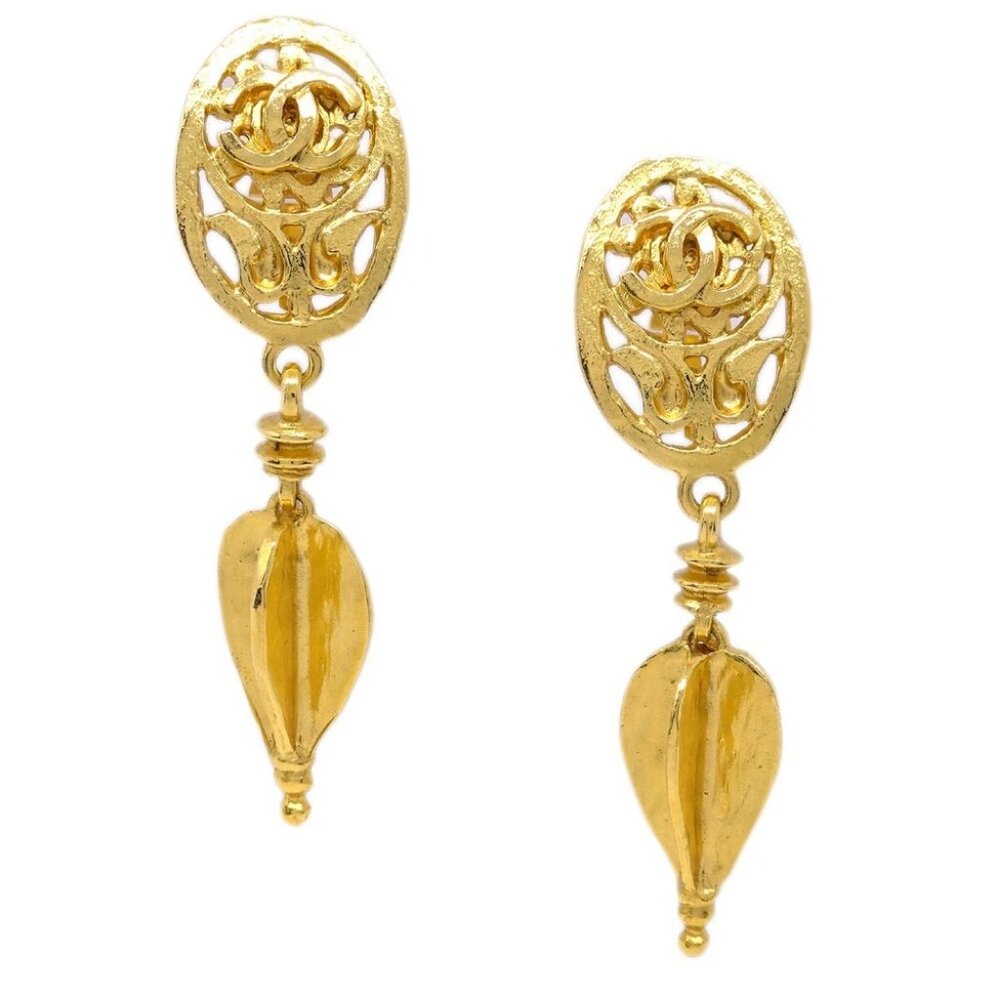 Chanel Gold Dangle Earrings Clip-On 95A 113041